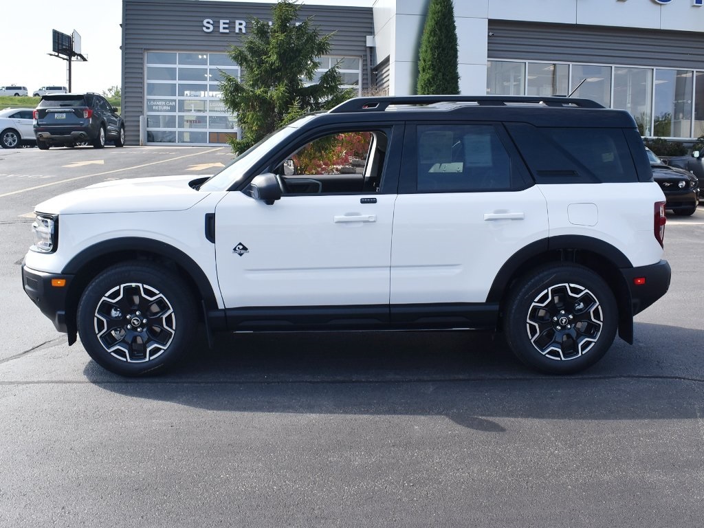 2025 Ford Bronco Sport Outer Banks photo 2