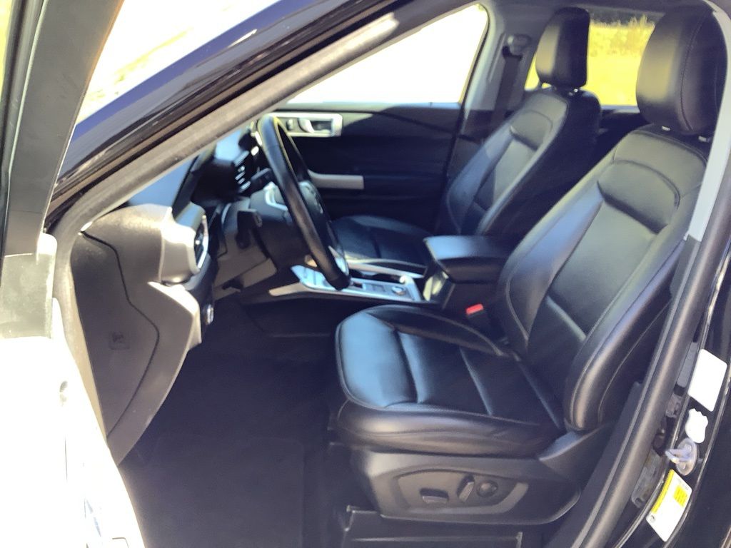 2024 Ford Explorer XLT photo 25