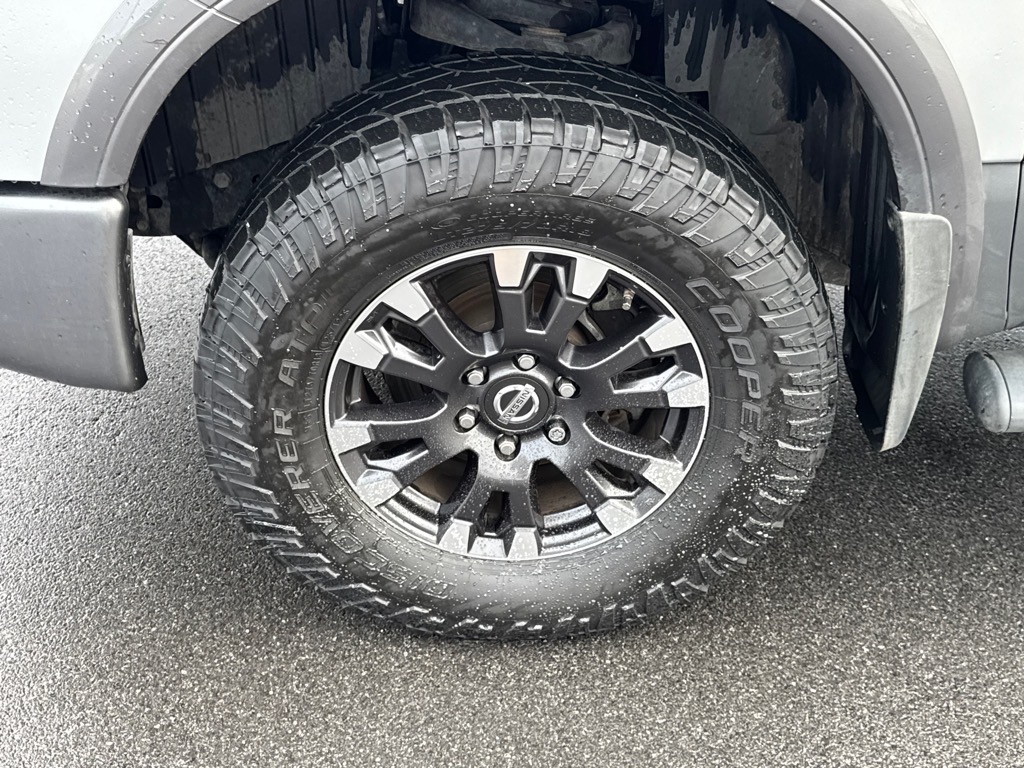 2019 Nissan Titan PRO-4X Crew Cab photo 27