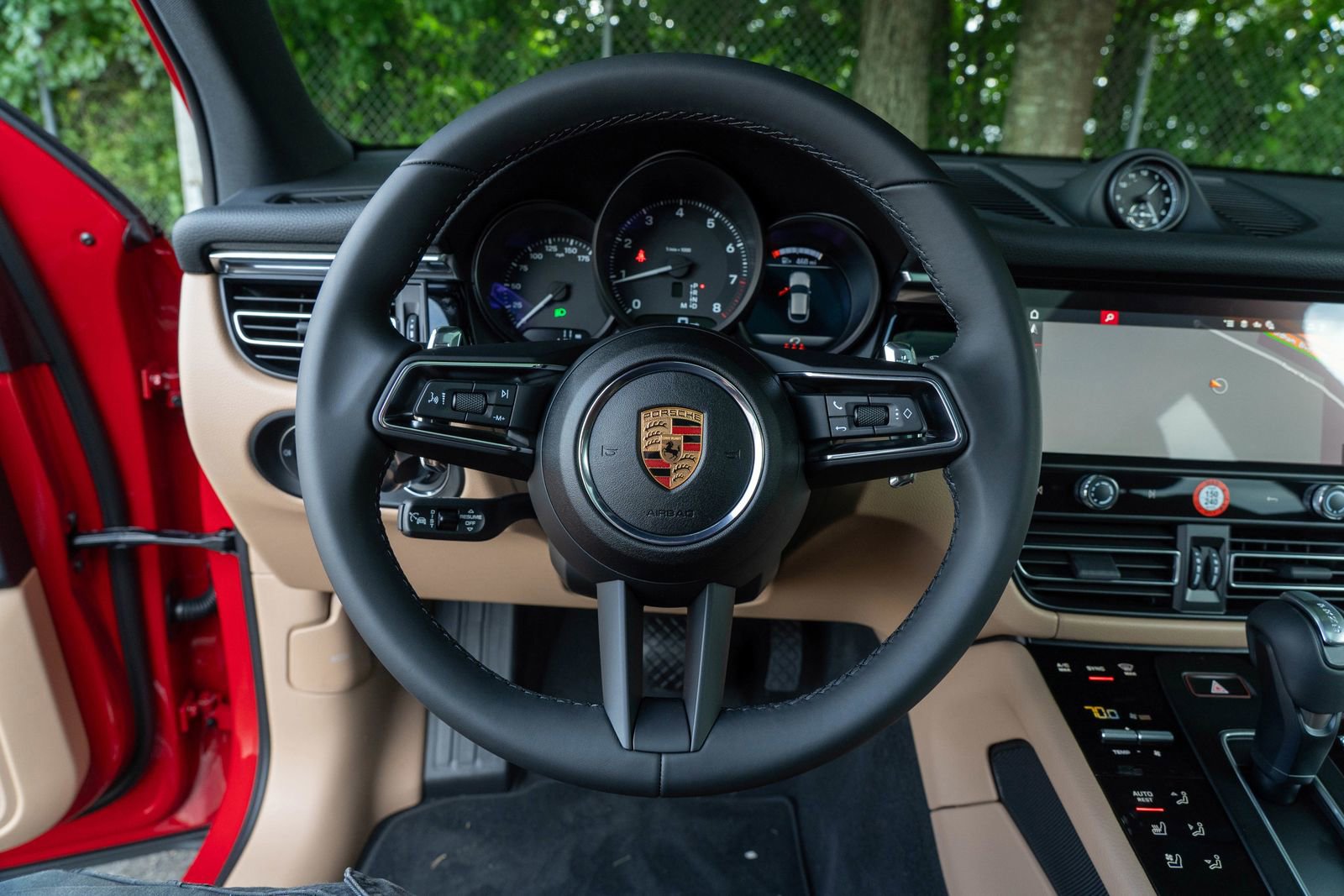 2025 Porsche Macan Base photo 4