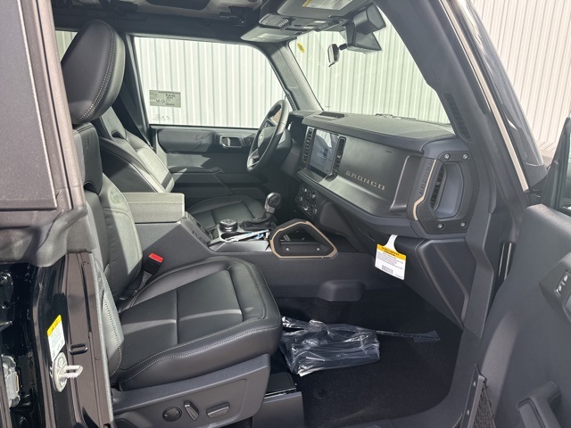 2025 Ford Bronco Badlands photo 2