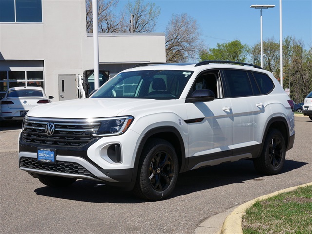 2025 Volkswagen Atlas Peak Edition SE photo 2