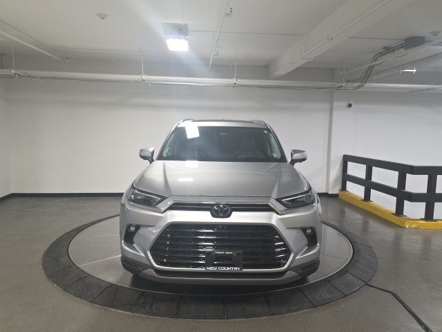 2024 Toyota Grand Highlander Platinum photo 2