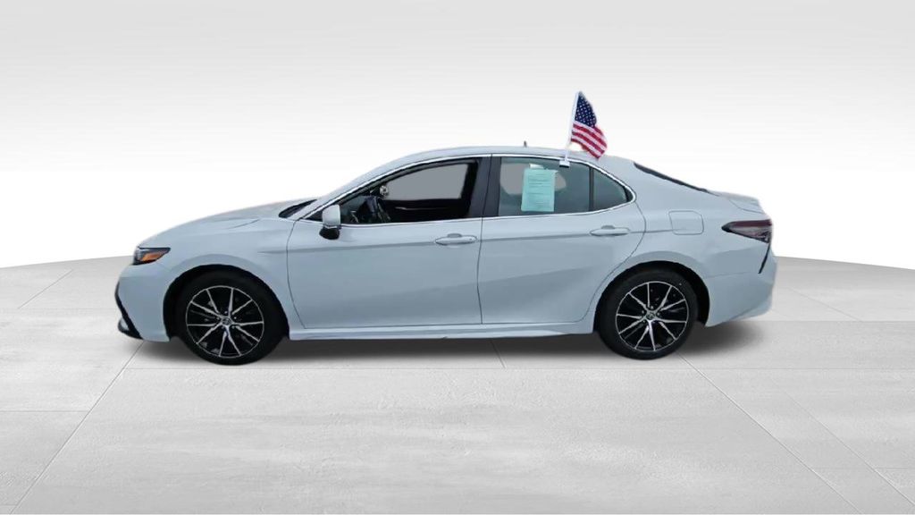 2024 Toyota Camry SE photo 3