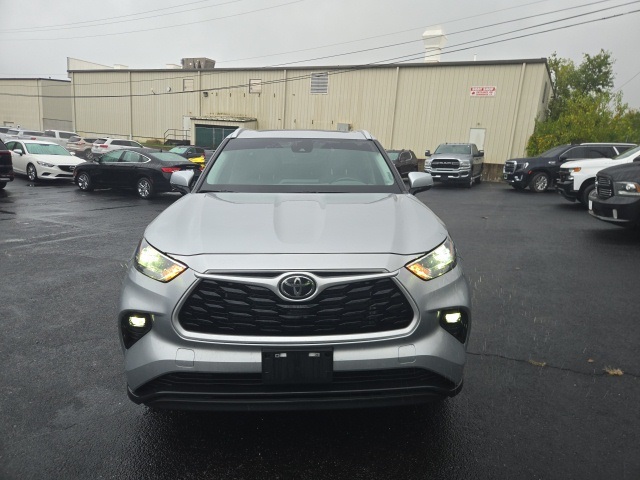 2023 Toyota Highlander L photo 2