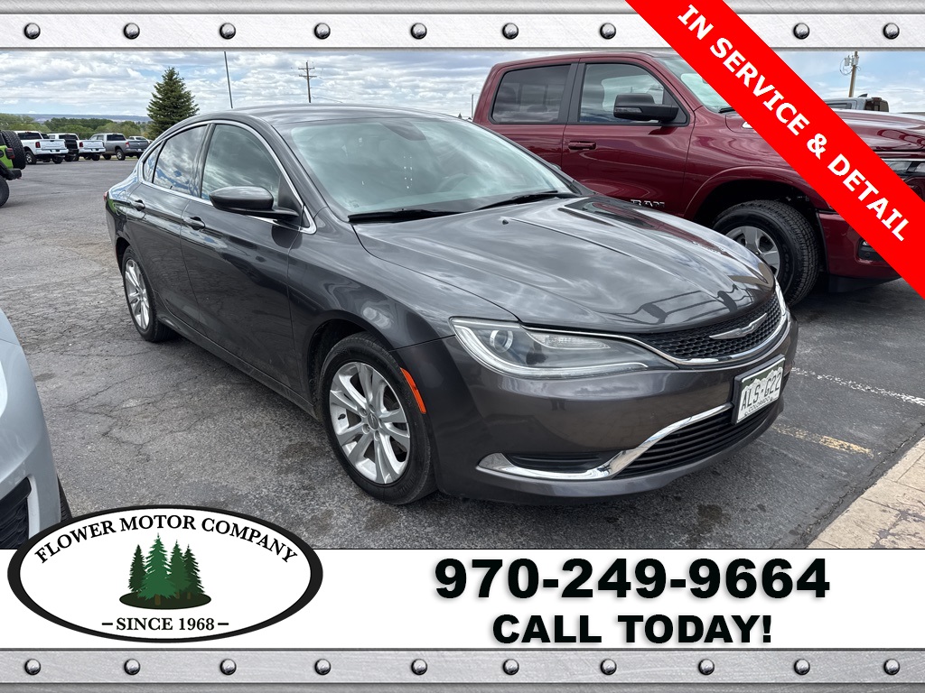 2015 Chrysler 200 Limited photo 2