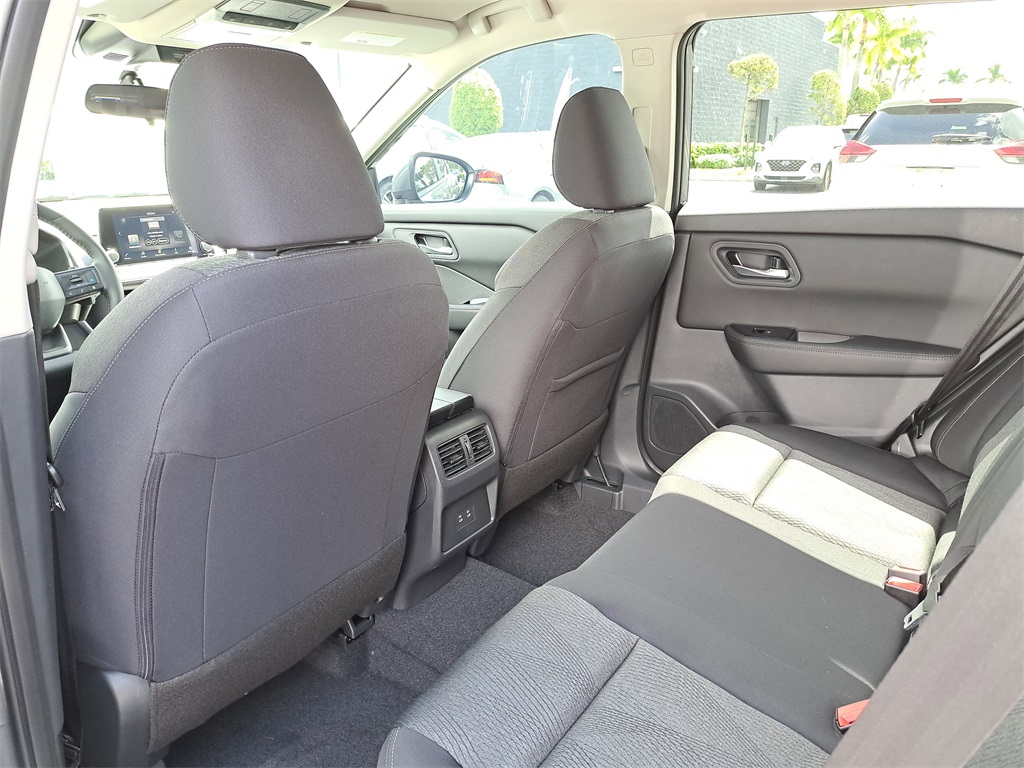 2026 Nissan Rogue SV photo 11