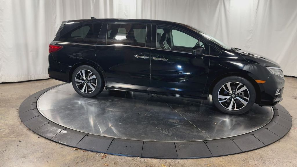 2019 Honda Odyssey Elite photo 2