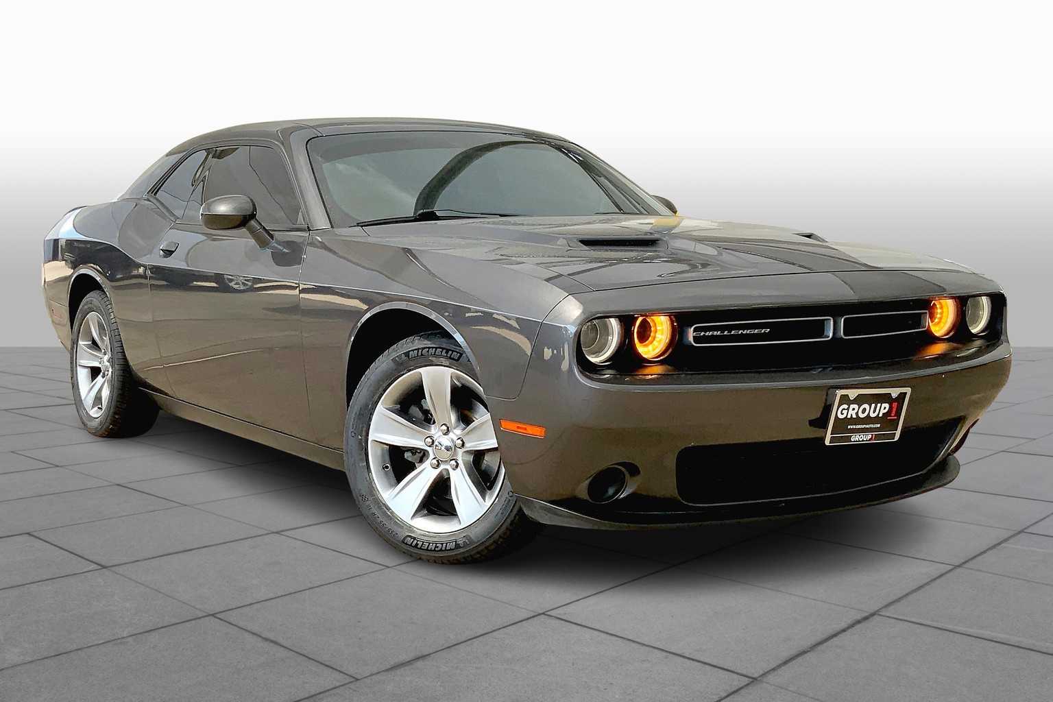 2020 Dodge Challenger SXT photo 2