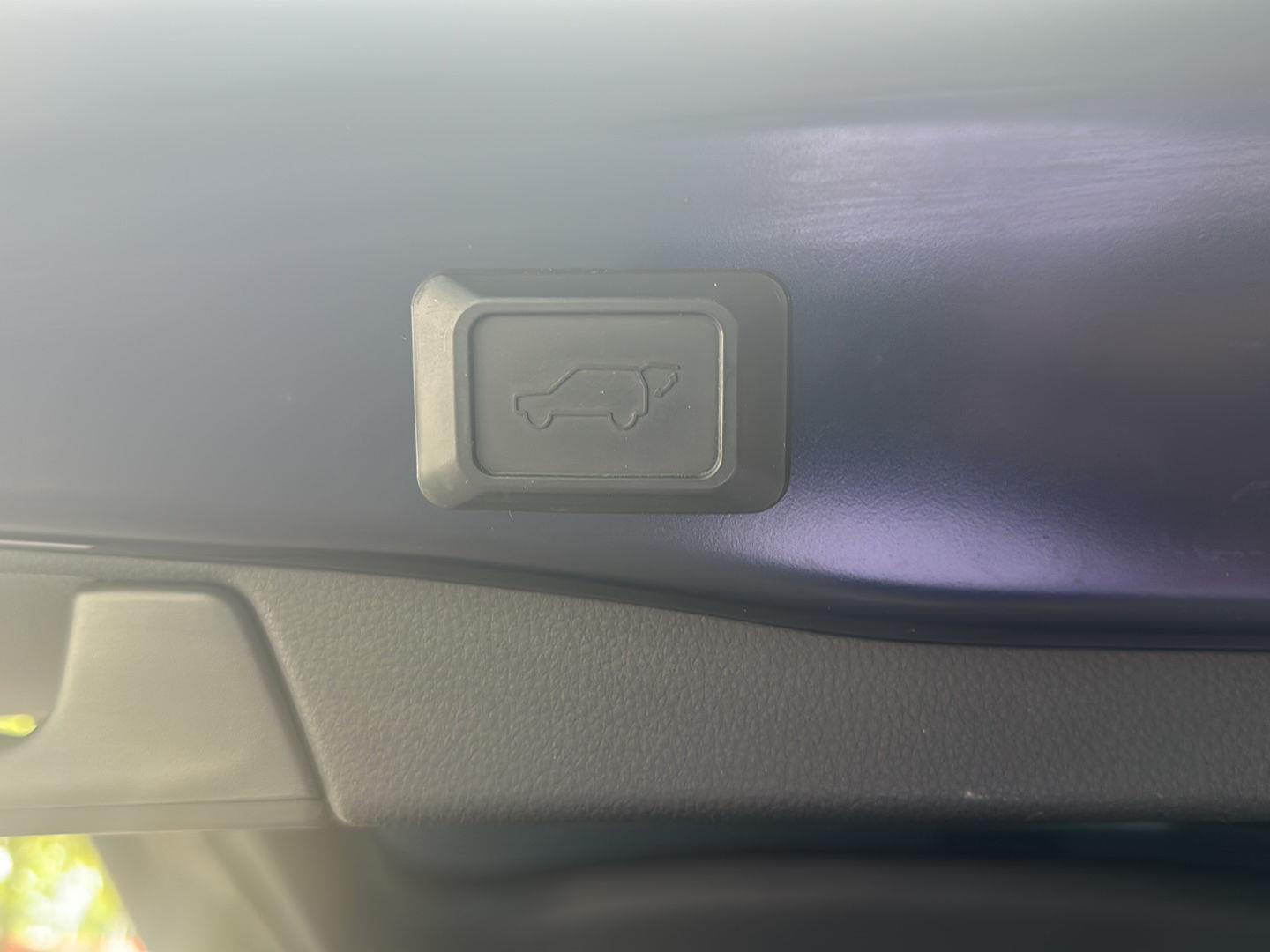 2019 Toyota RAV4 XLE photo 18