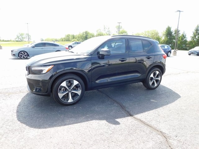 2024 Volvo XC40 Core photo 6