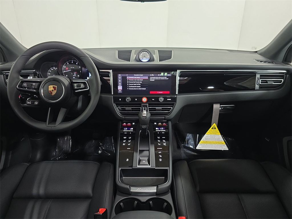2026 Porsche Macan T photo 13