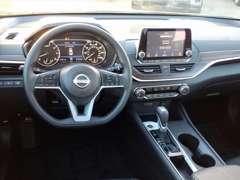 2025 Nissan Altima SV photo 4