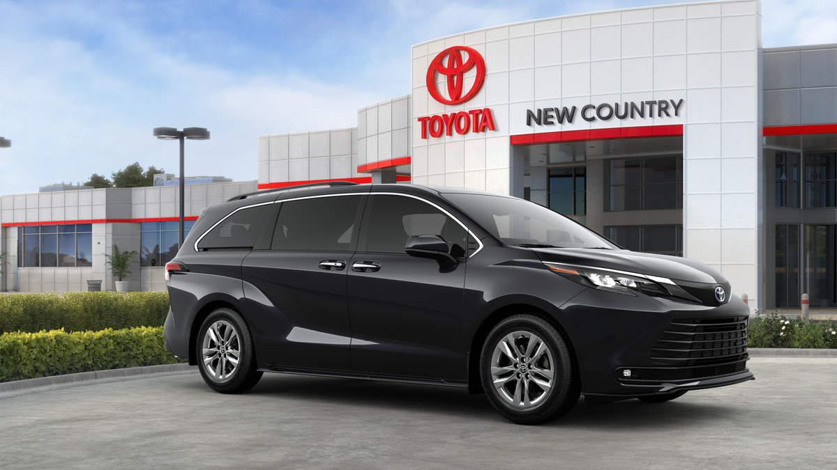 2025 Toyota Sienna XLE photo 14