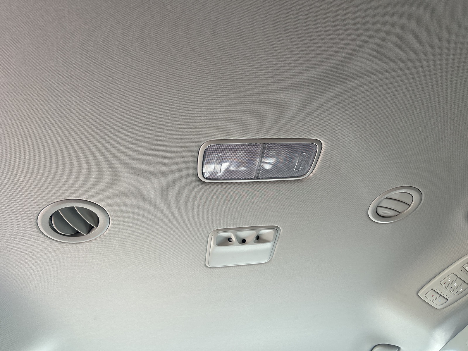 2024 Kia Carnival LX photo 29