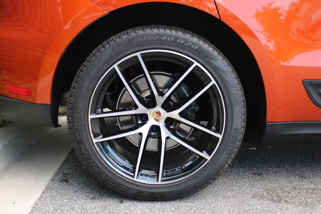 2024 Porsche Macan T photo 15