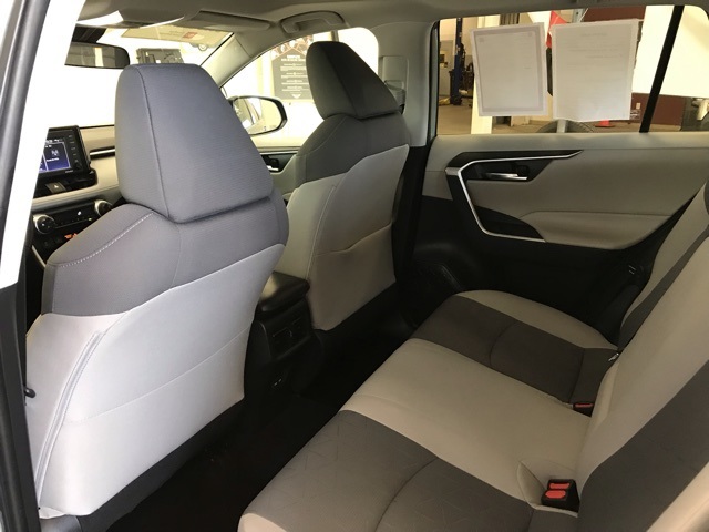 2022 Toyota RAV4 XLE photo 11