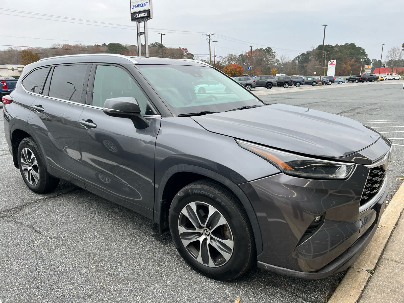 2021 Toyota Highlander XLE photo 4