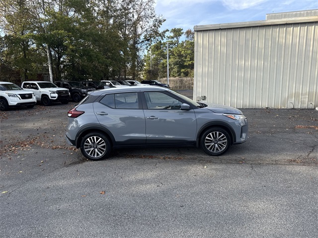 2024 Nissan Kicks SV photo 3