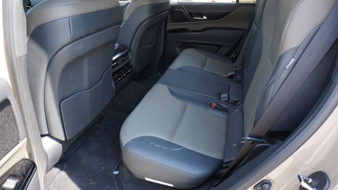 2025 Lexus LX photo 29