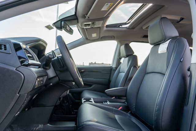 2023 Honda Odyssey Touring photo 11