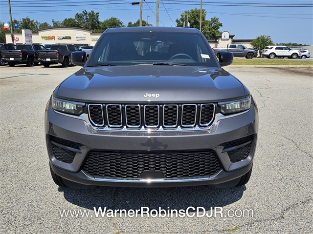 2025 Jeep Grand Cherokee Laredo photo 2