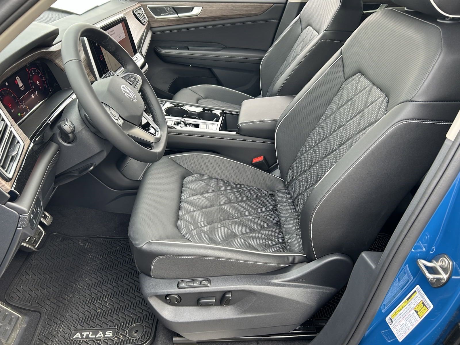 2025 Volkswagen Atlas SEL Premium R-Line photo 16