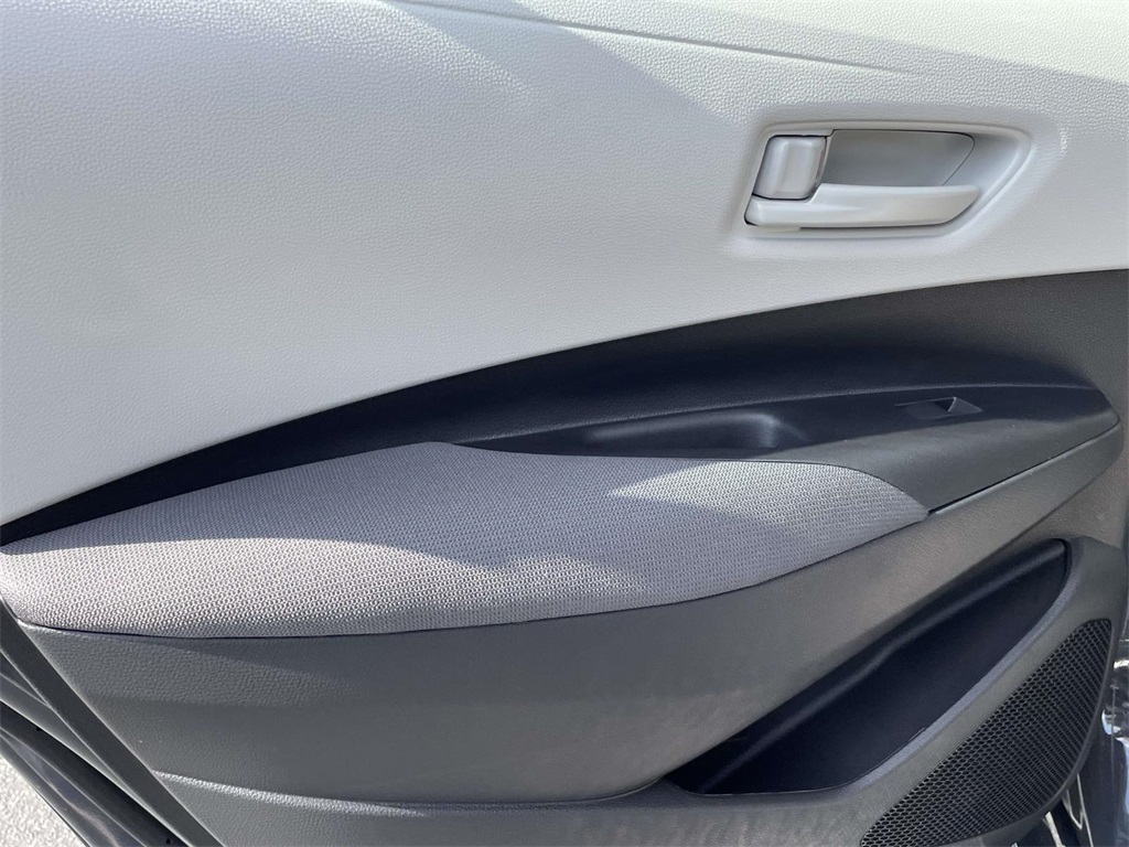 2026 Toyota Corolla LE photo 9