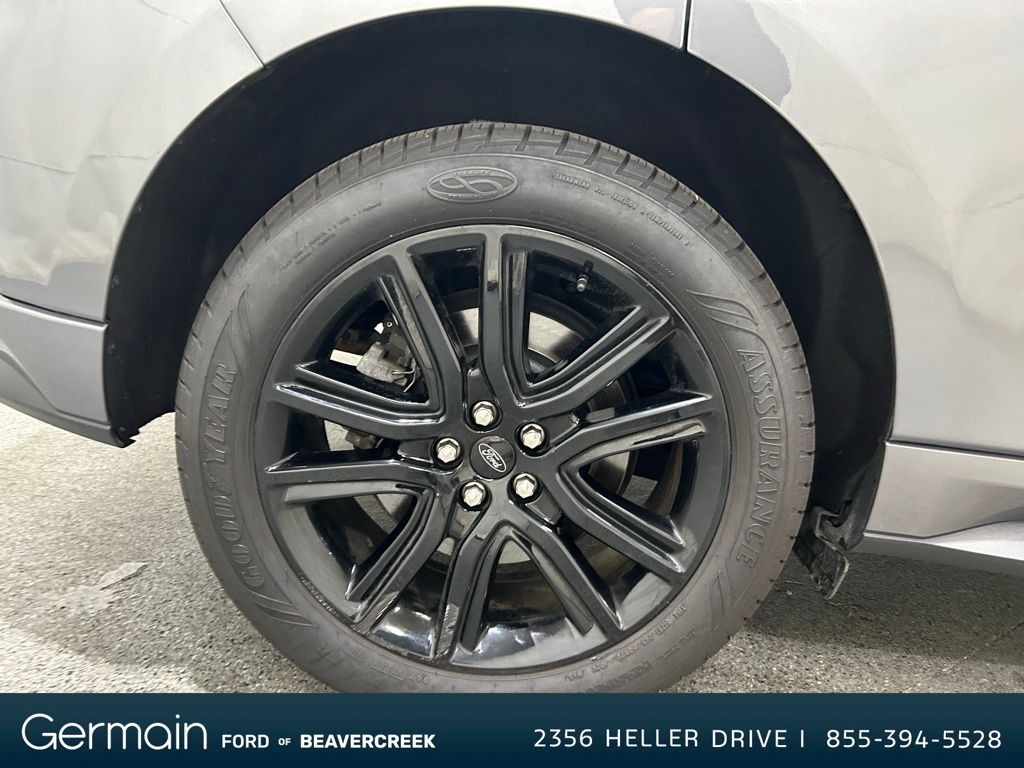 2021 Ford Edge ST photo 9