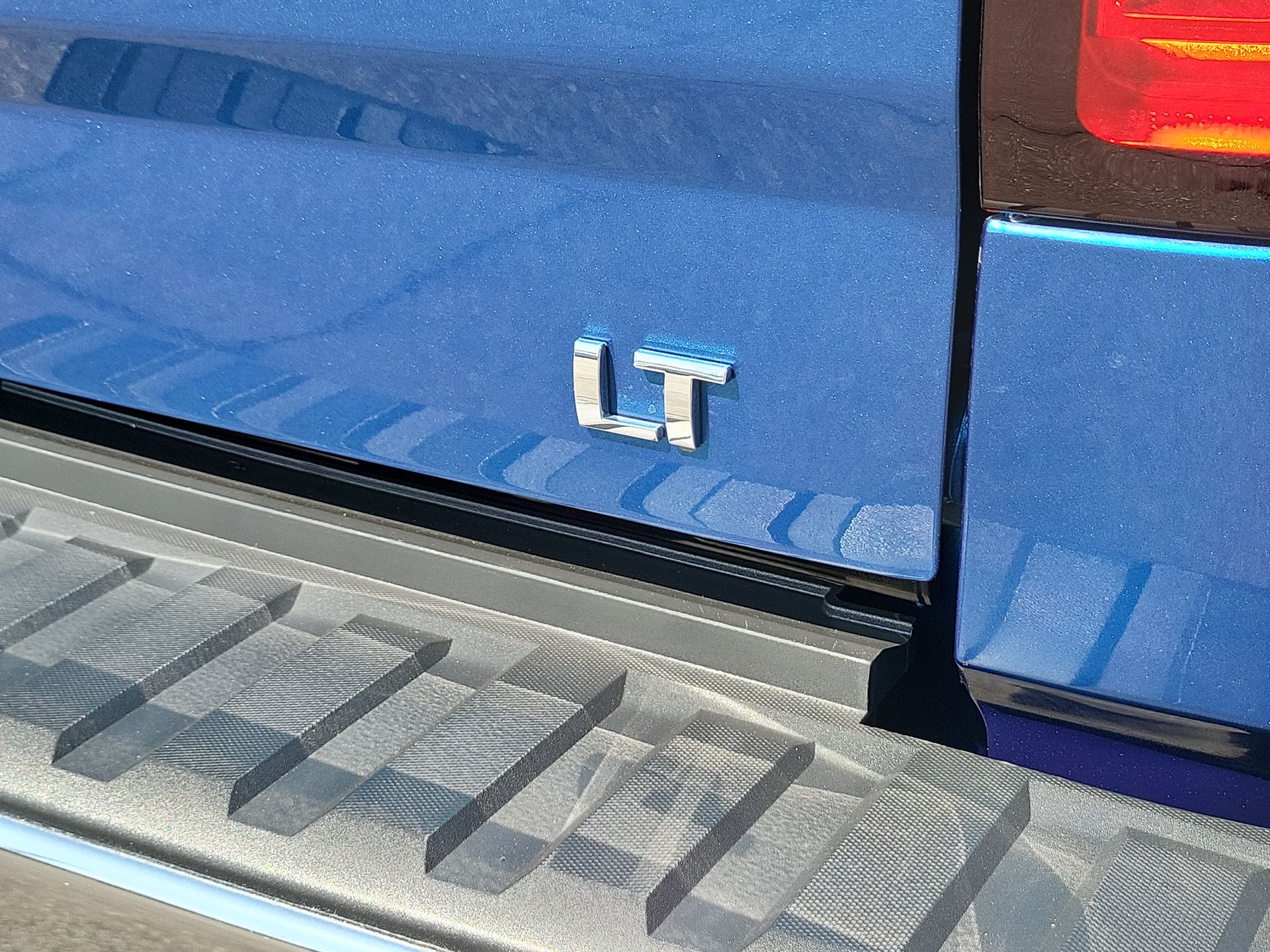 2018 Chevrolet Silverado 1500 LT photo 18