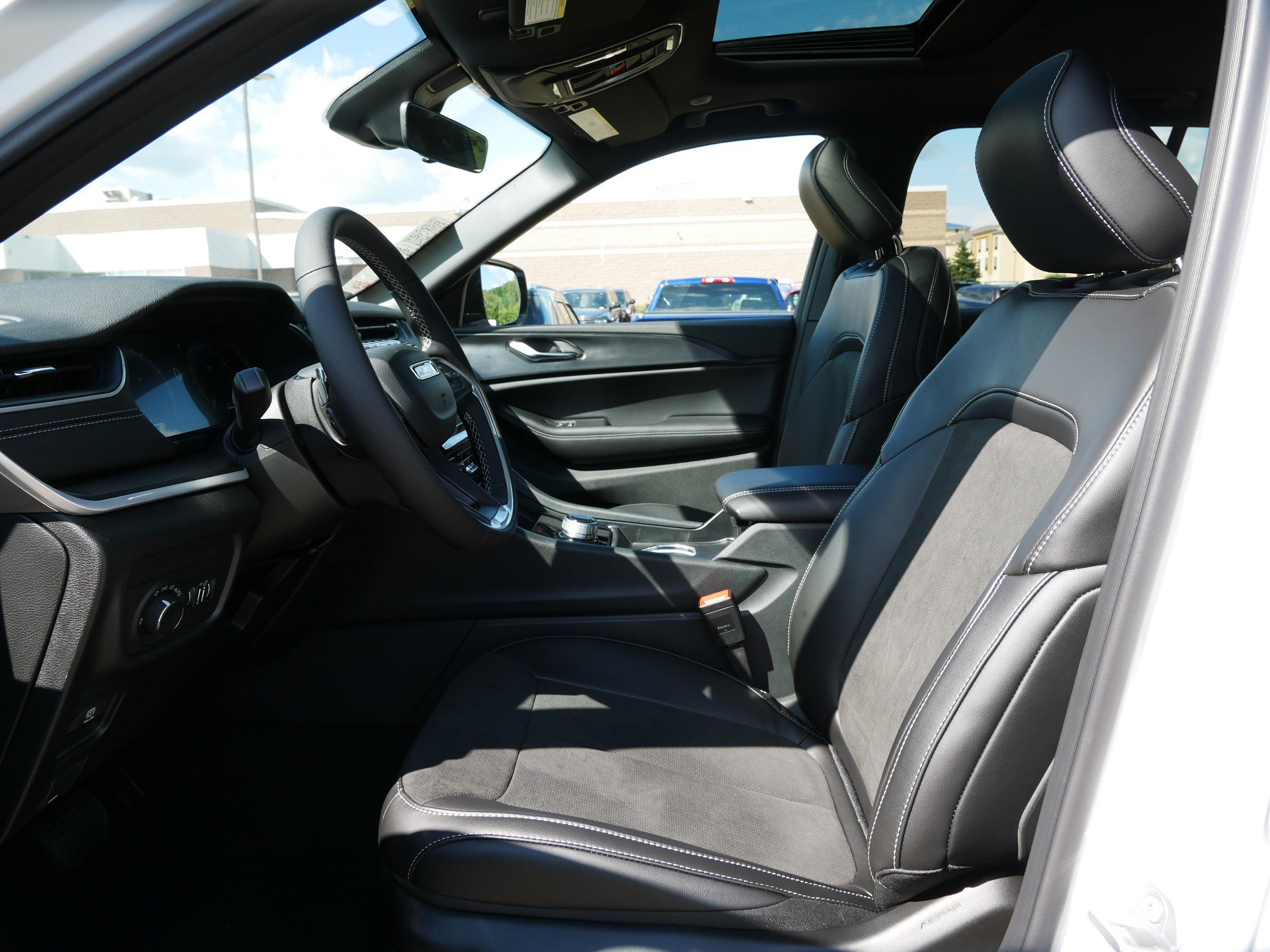 2025 Jeep Grand Cherokee Altitude X photo 7