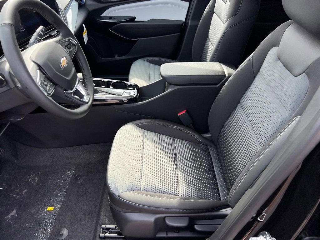 2025 Chevrolet Trax LT photo 10