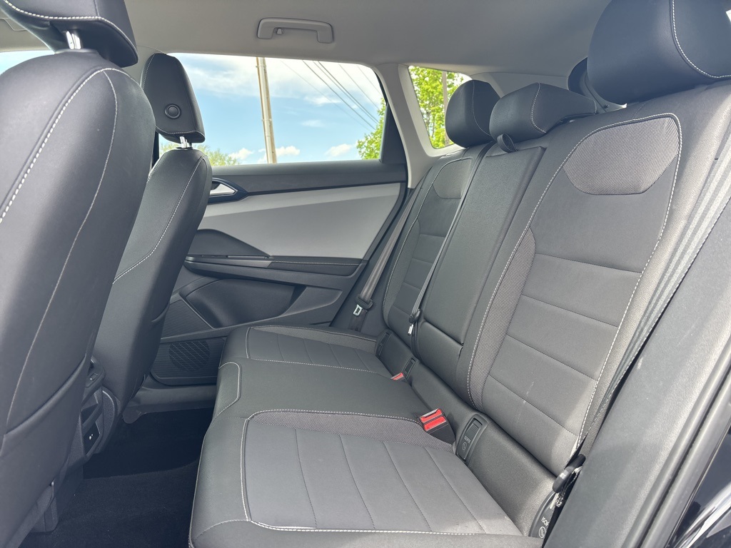 2024 Volkswagen Taos SE photo 16