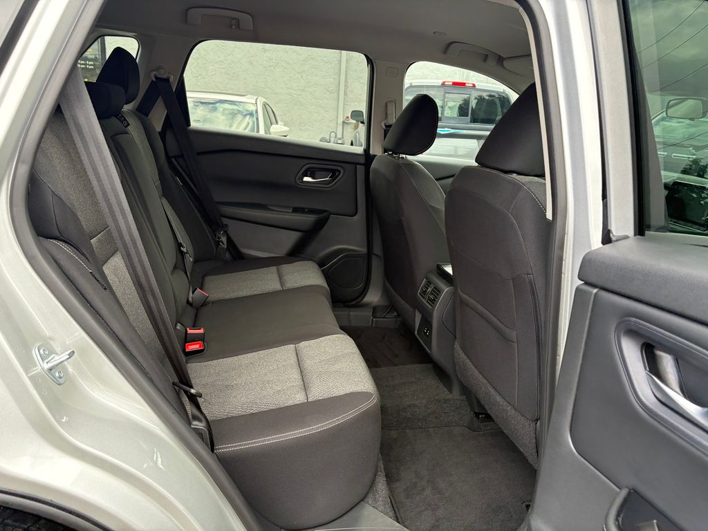2024 Nissan Rogue SV photo 25