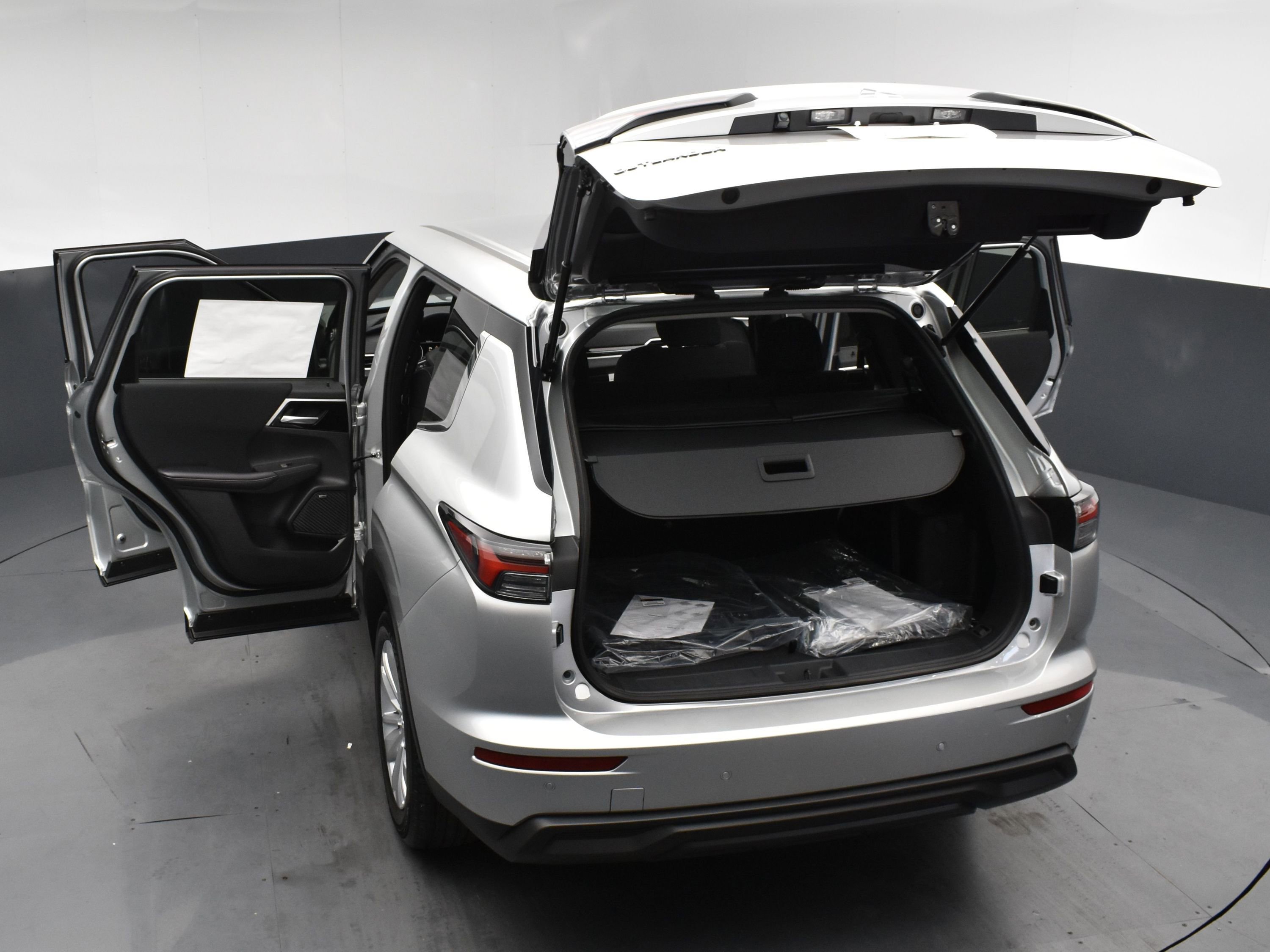 2025 Mitsubishi Outlander ES photo 24