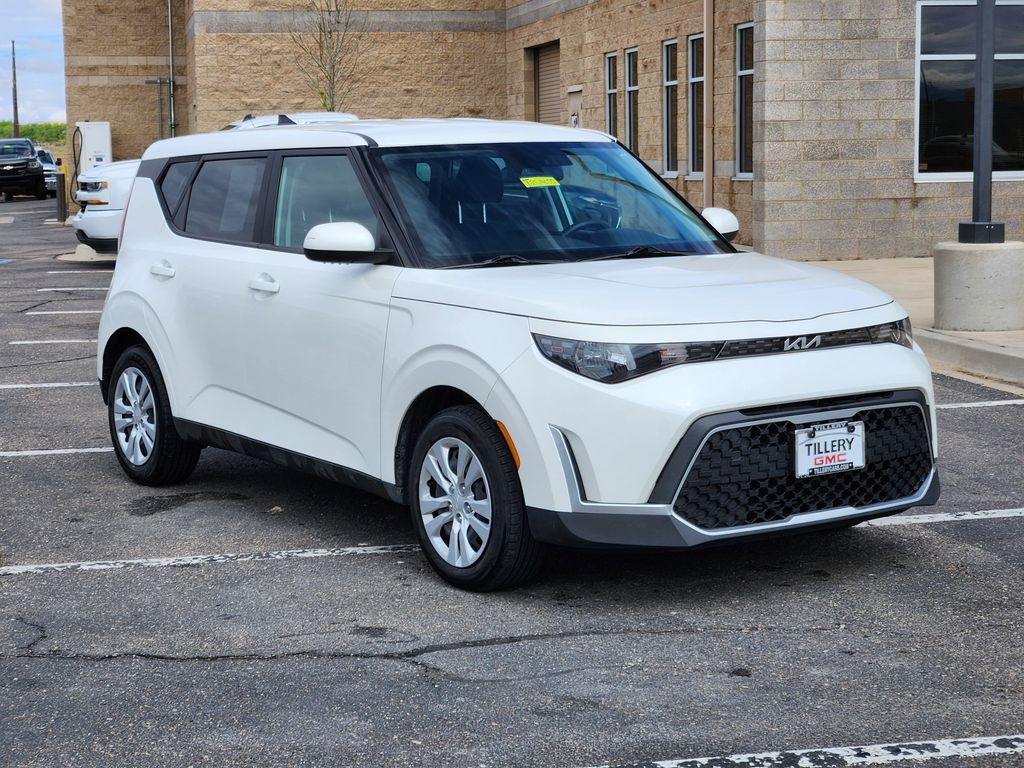 2023 Kia Soul LX photo 2