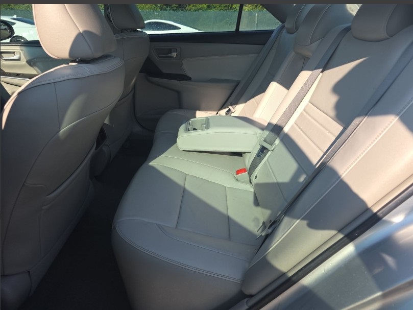 2017 Toyota Camry XLE photo 15