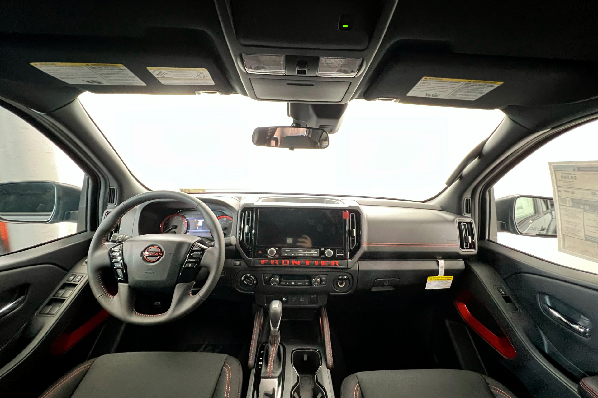 2025 Nissan Frontier PRO-4X photo 9