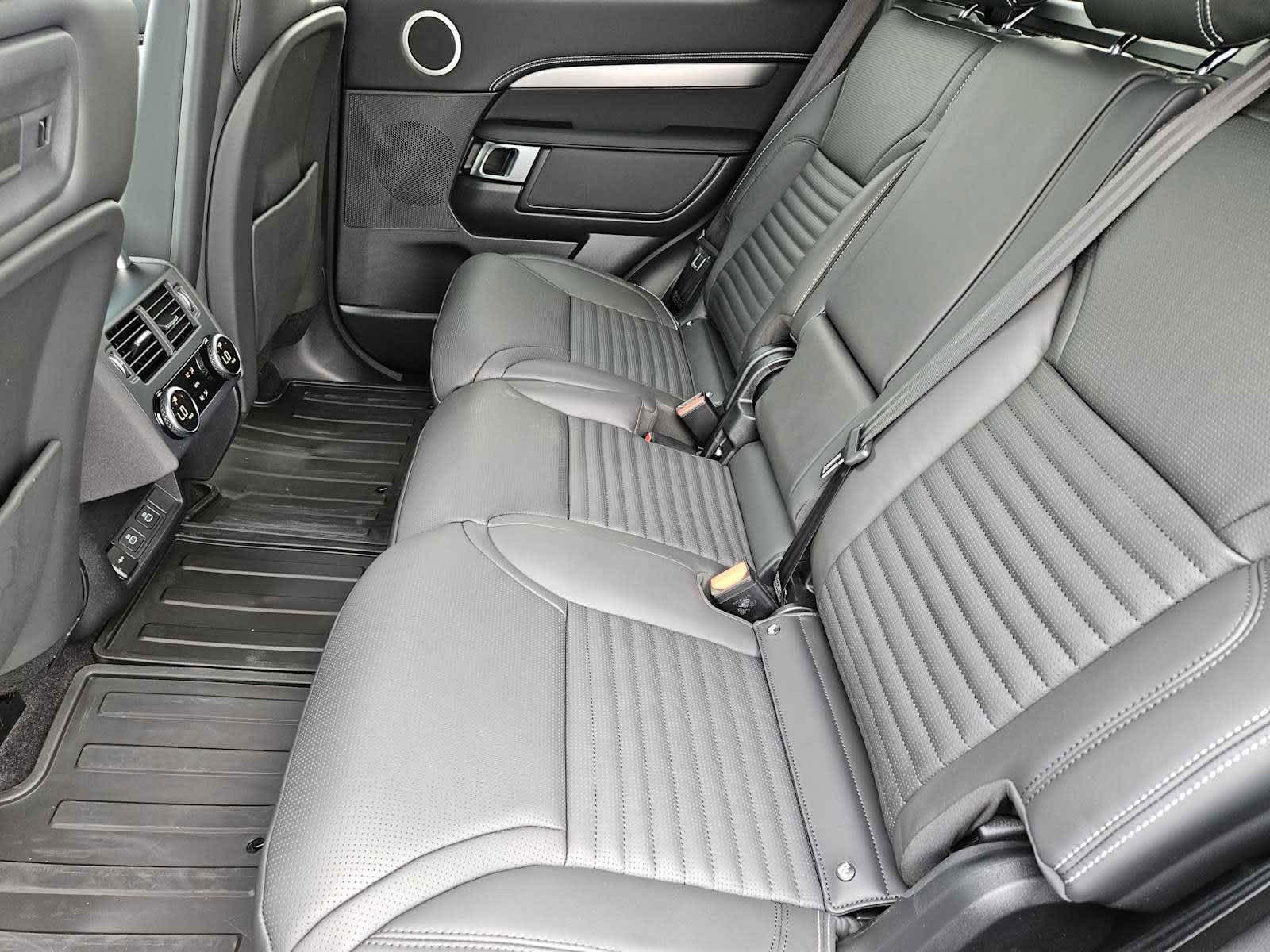 2025 Land Rover Discovery SE photo 24