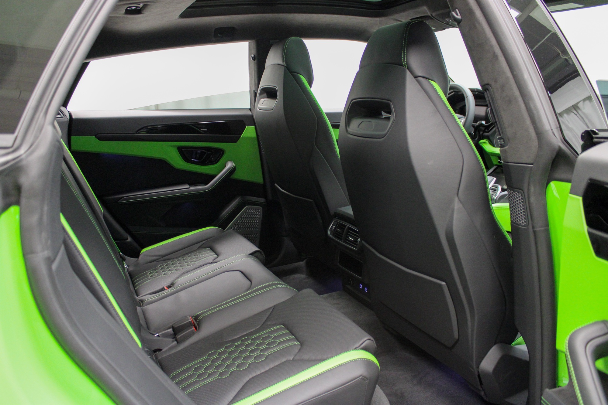2025 Lamborghini Urus SE photo 30