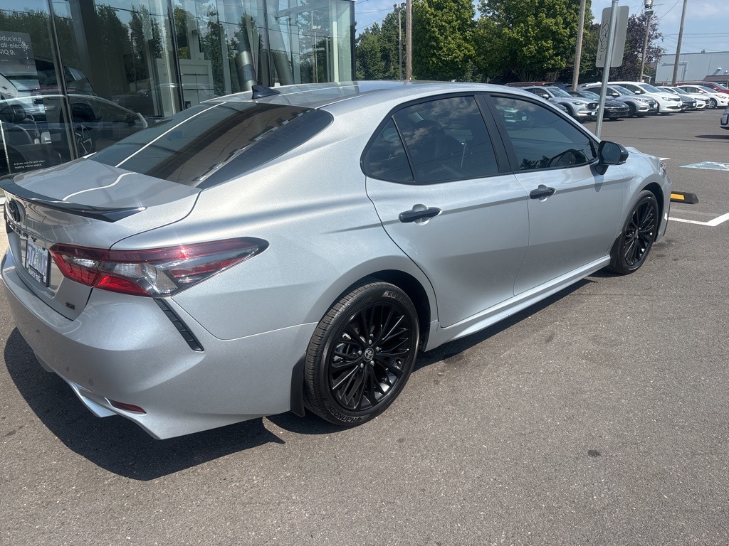 2022 Toyota Camry Hybrid SE photo 6