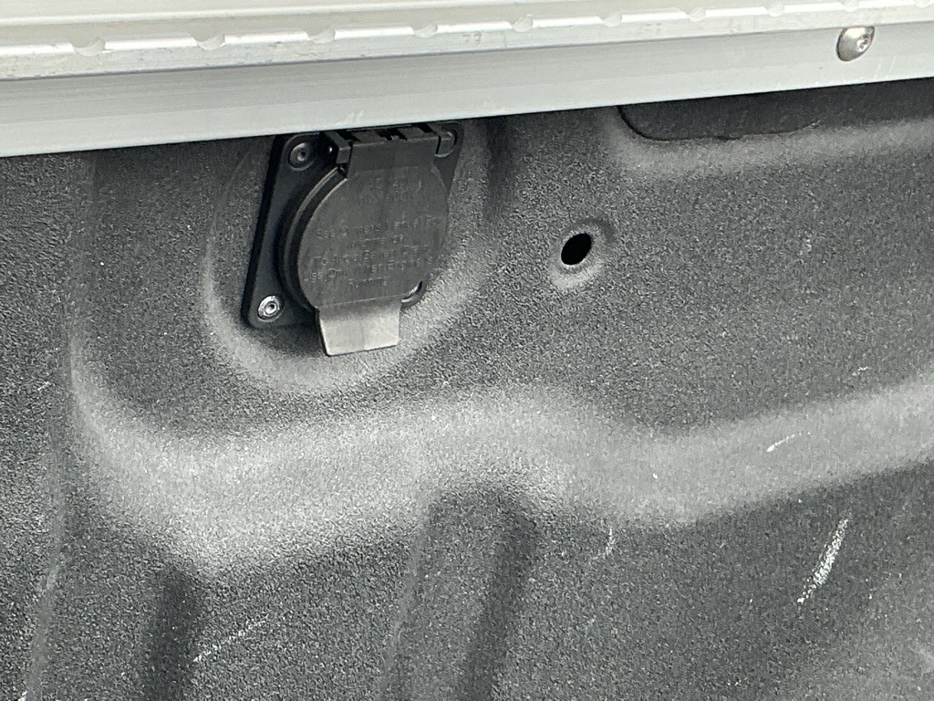 2023 Nissan Titan SV photo 4