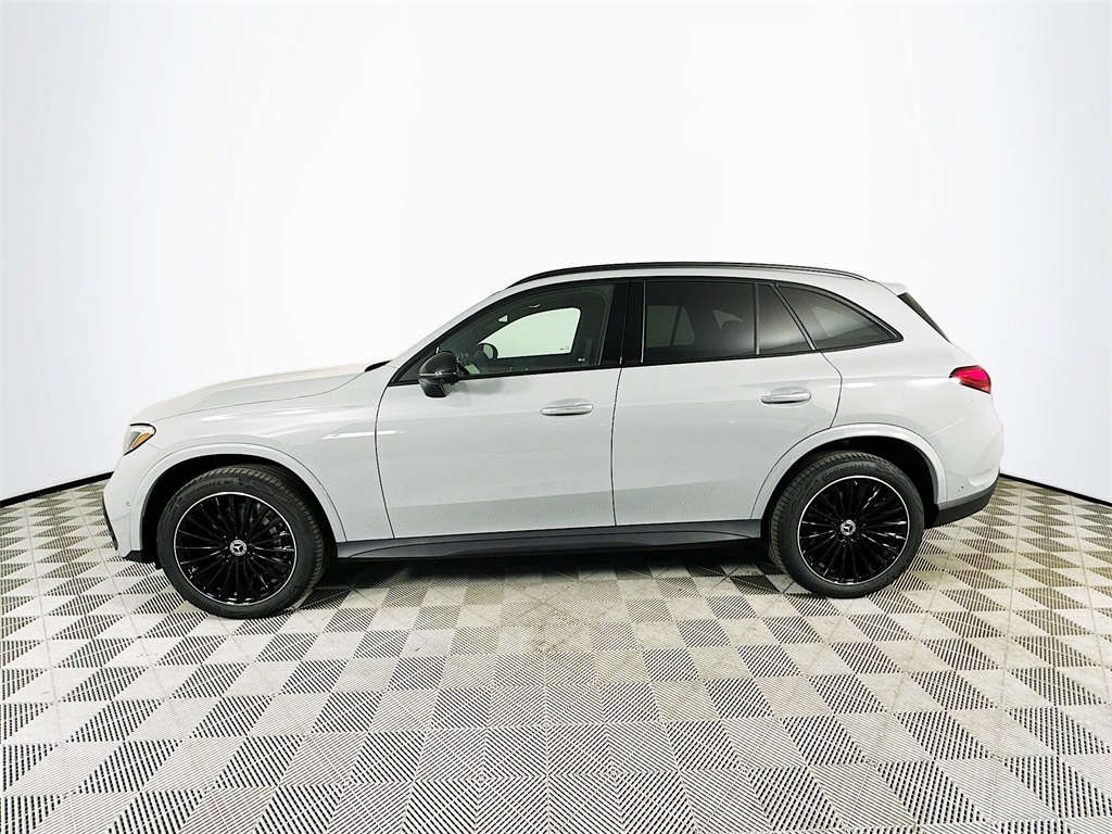 2026 Mercedes Benz GLC 300 4MATIC photo 3