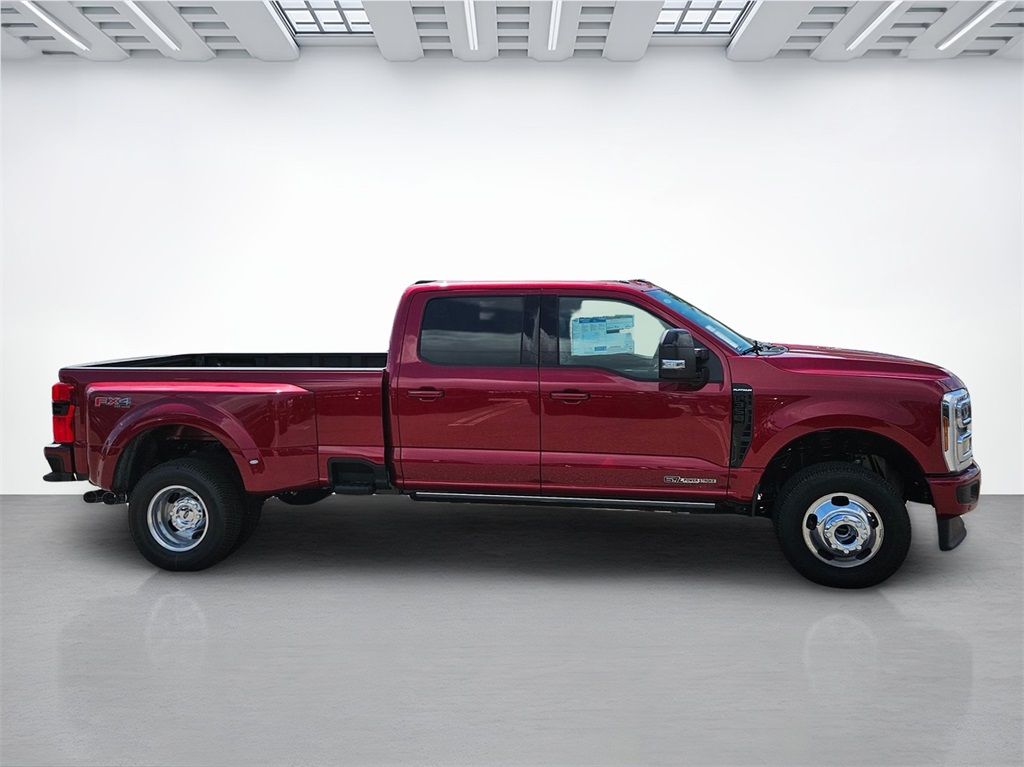 2025 Ford F-350 Platinum photo 4