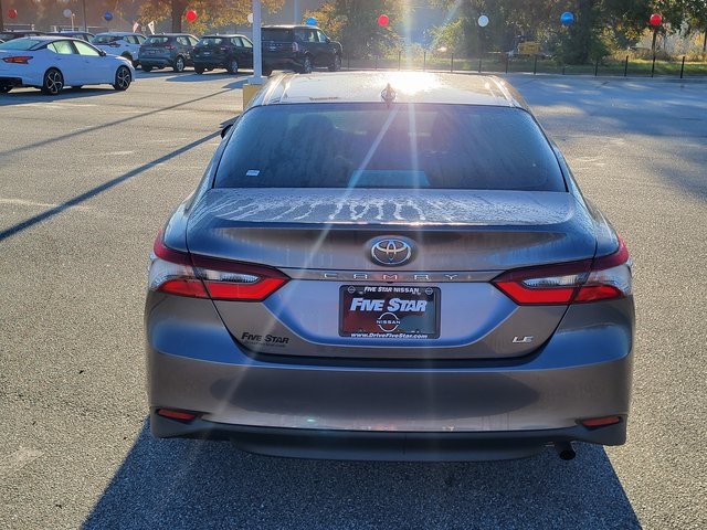 2021 Toyota Camry LE photo 3