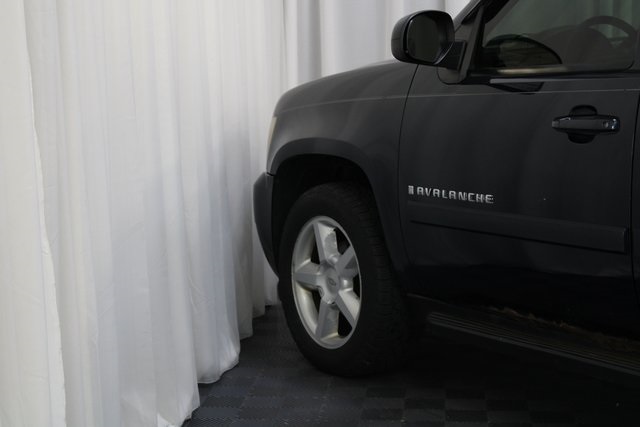 2008 Chevrolet Avalanche LT photo 22