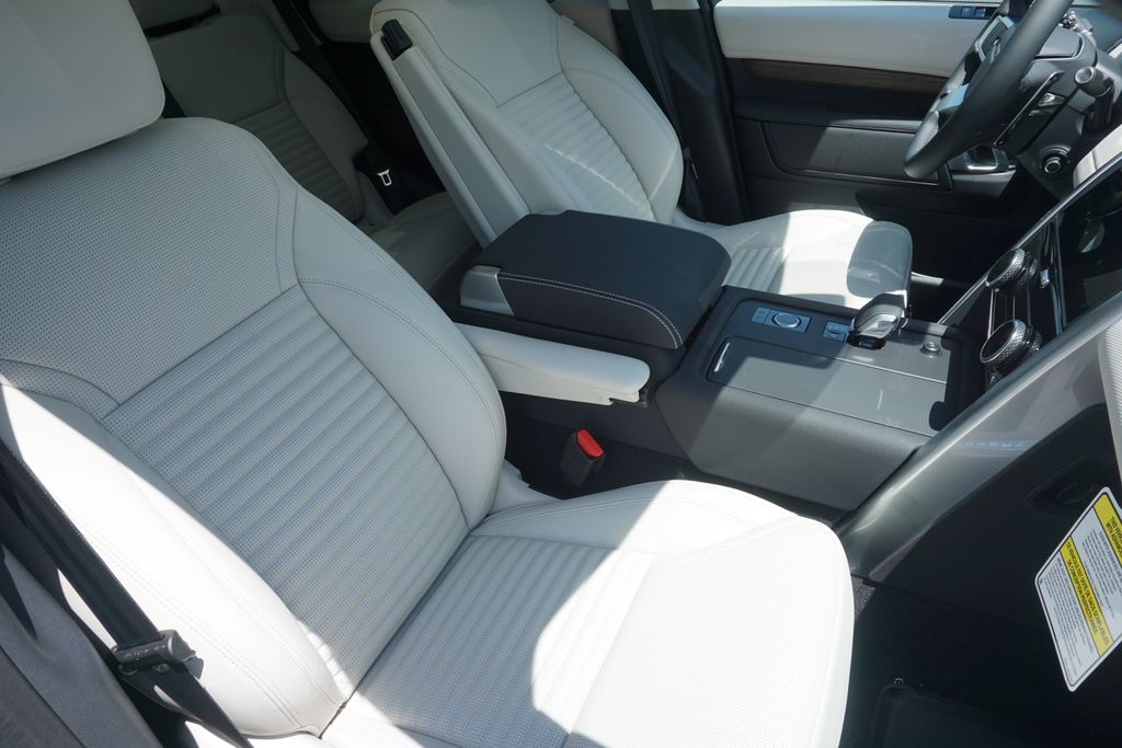 2025 Land Rover Discovery SE photo 24
