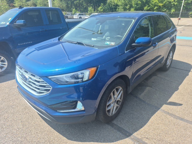2022 Ford Edge SEL photo 2