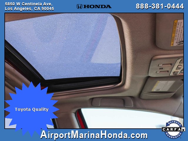 2015 Toyota Prius C Three photo 3