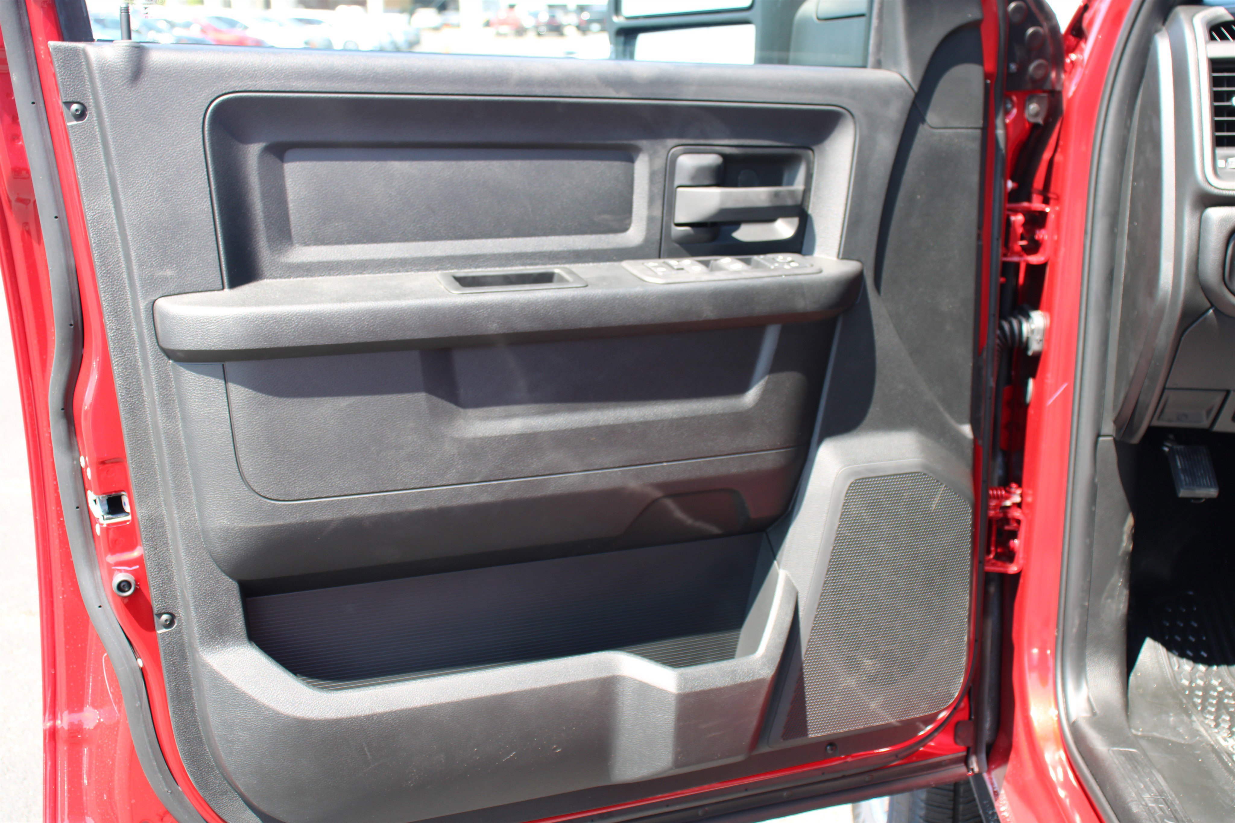 2025 Ram 2500 Tradesman photo 4